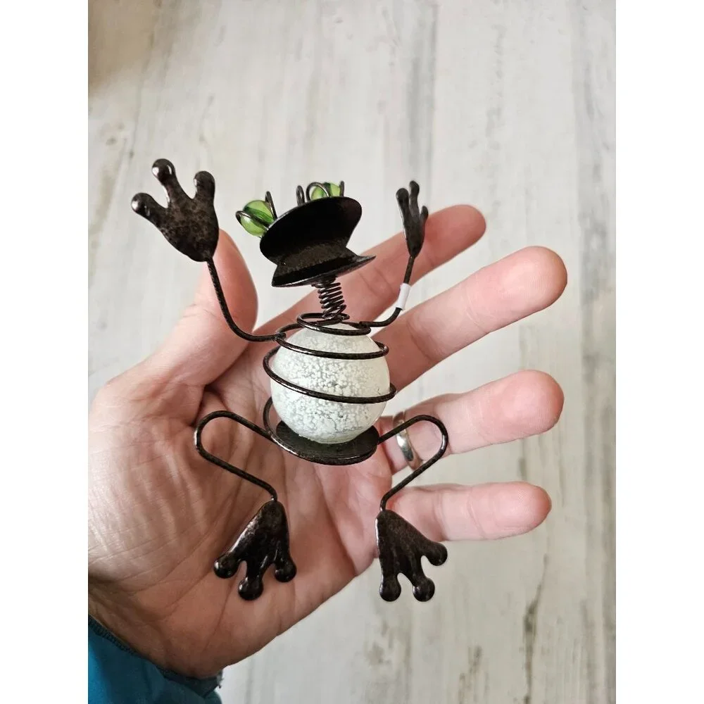 Metal‎ frog decor unique jumping spring